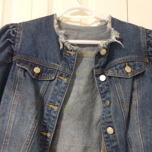 SHEIN medium wash puffy gigot sleeves denim jacket with frayed details - Picture 3 of 8